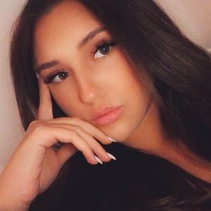 Meet your Posher, Tia